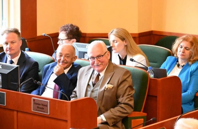 {Sejmik województwa pozytywnie ocenił działalność zarządu.}